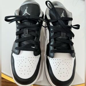 Air Jordan 1 Low GS Black Medium Grey Sneaker